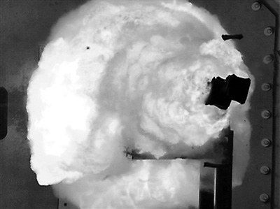 美海军将部署激光武器和电磁炮
